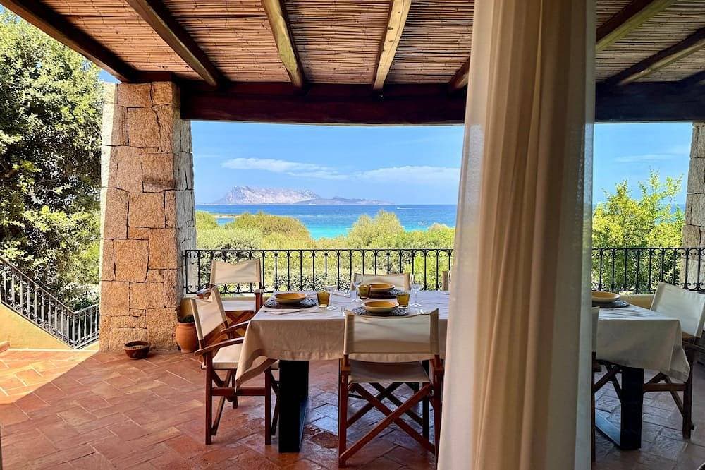Villa Elena mit Meerblick, Terrasse und privatem Garten 1