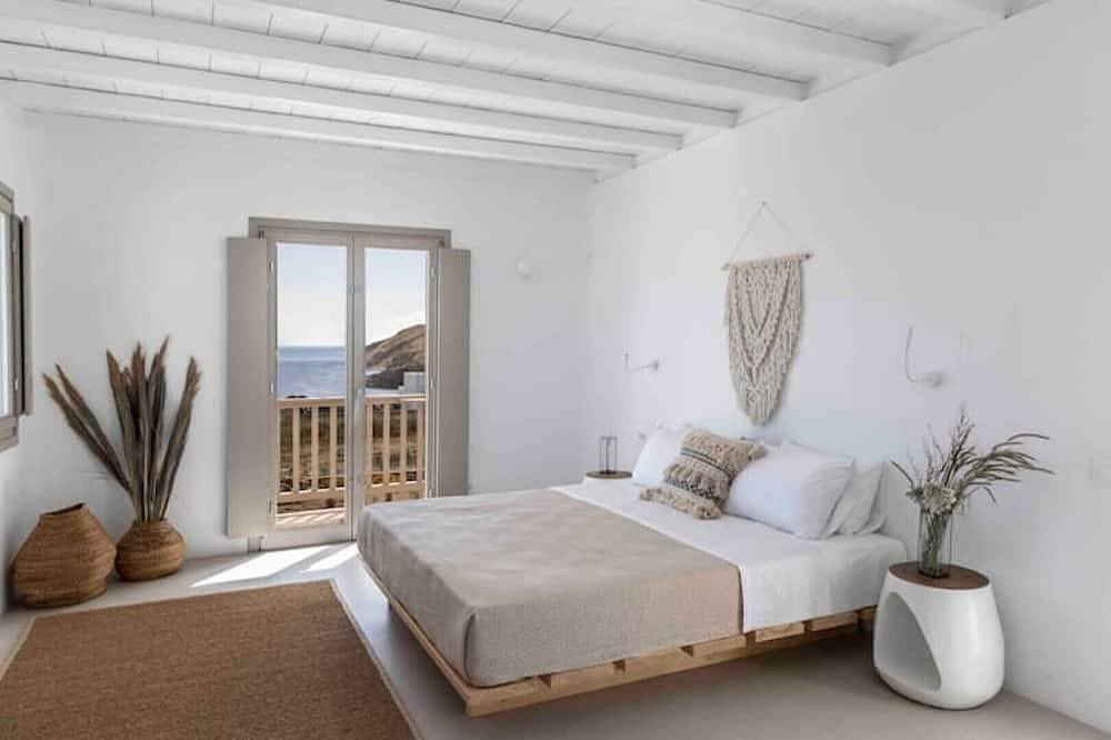 Foto 5 von 30: Cozy Mykonos villa with heated pool and jacuzzi!