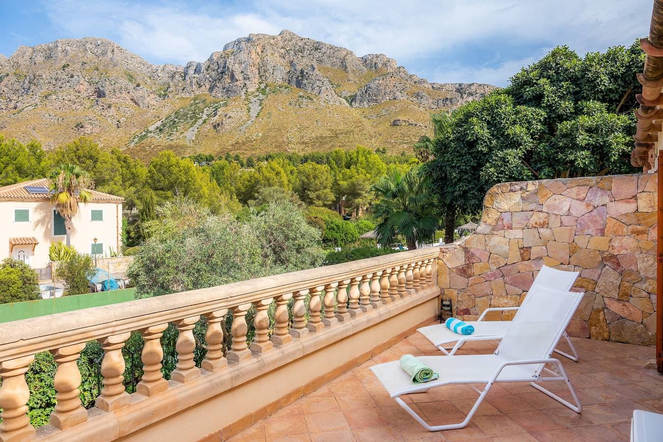 Foto 5 von 30: Ferienhaus Garballo mit Garten, Terrasse, A/C und Gemeinschafts-Pool