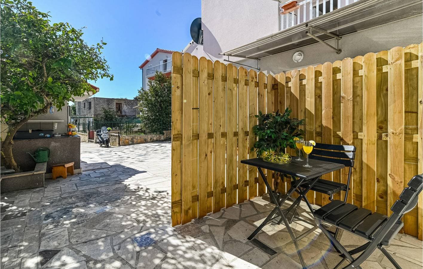 Foto 7 von 20: Gemütliche Ferienwohnung, 200 m vom Strand Uvala Bočići entfernt, mit moderner Ausstattung