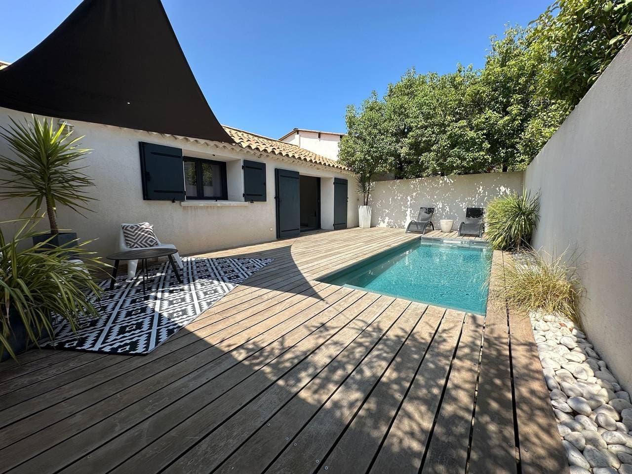 Foto 3 von 50: Eine kleine Ecke der Provence. Privater beheizter Pool