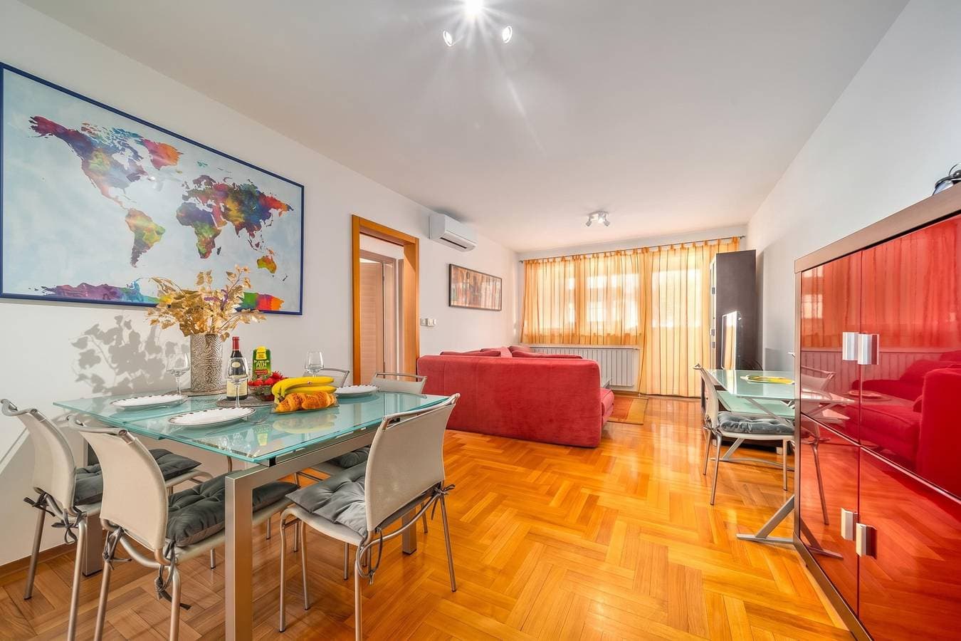 Cityscape Comfort Apartment With Garage 1