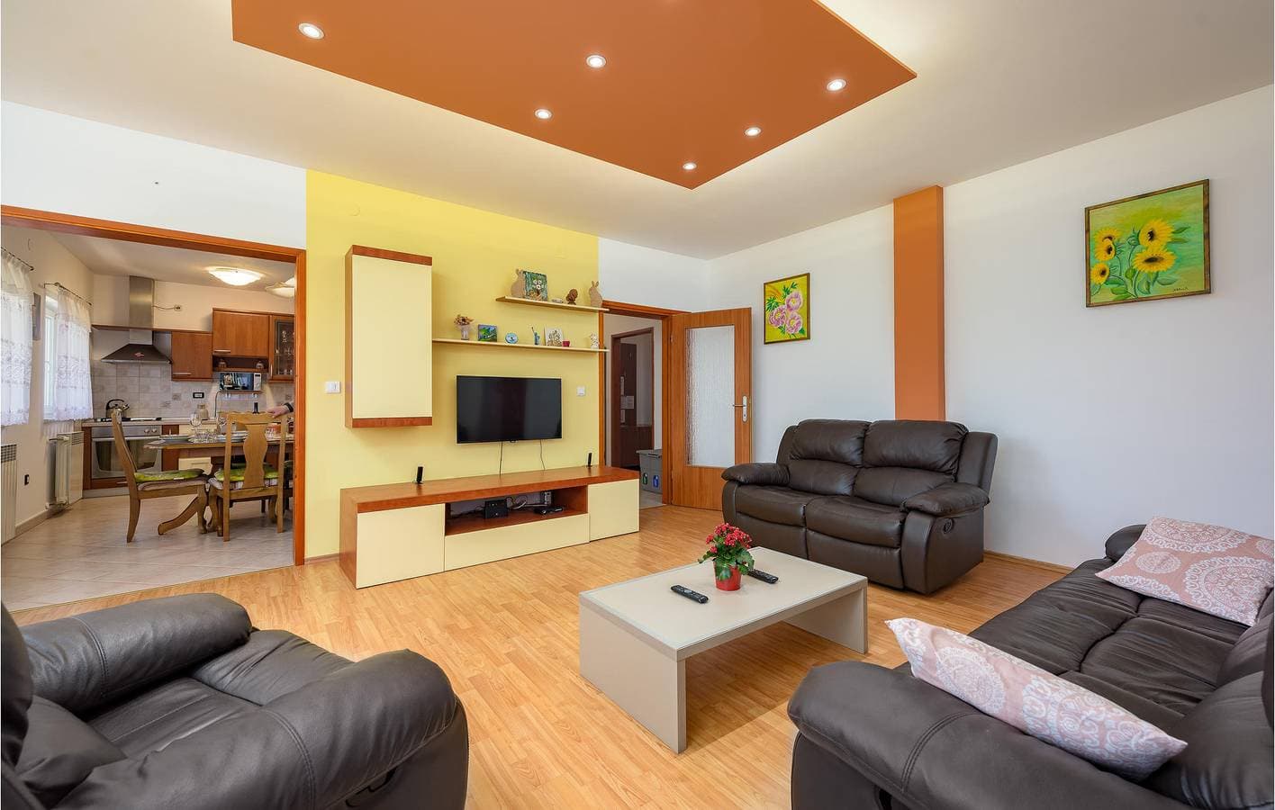 Foto 10 von 37: Charmante 2-Zimmer-Wohnung mit Pool, WLAN und Parkplatz in der Nähe des Stadtzentrums von Raša