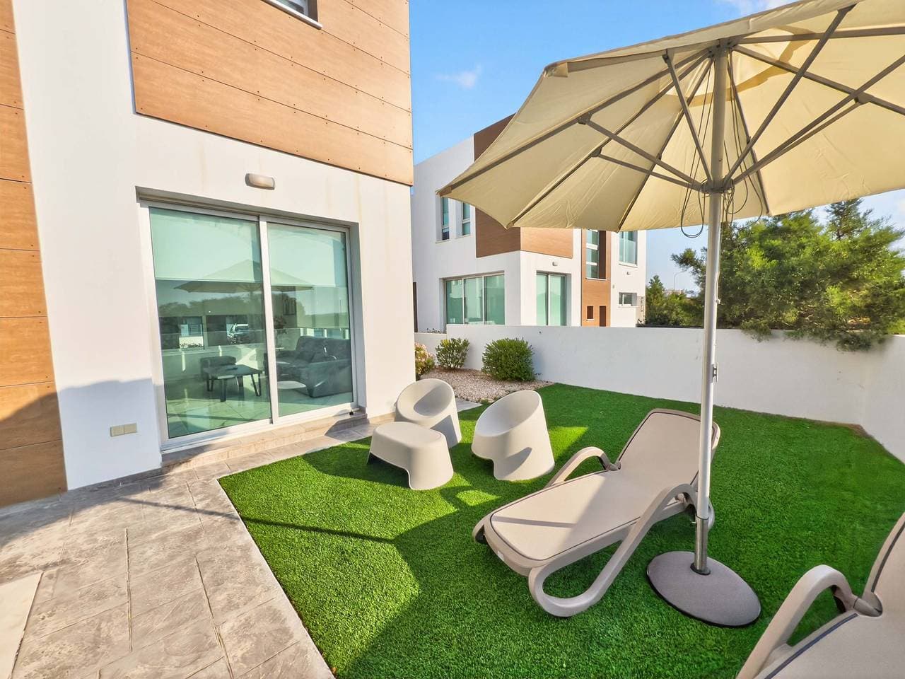 Foto 2 von 17: Villa Alassia Blue – 3Br with Pool & Privacy