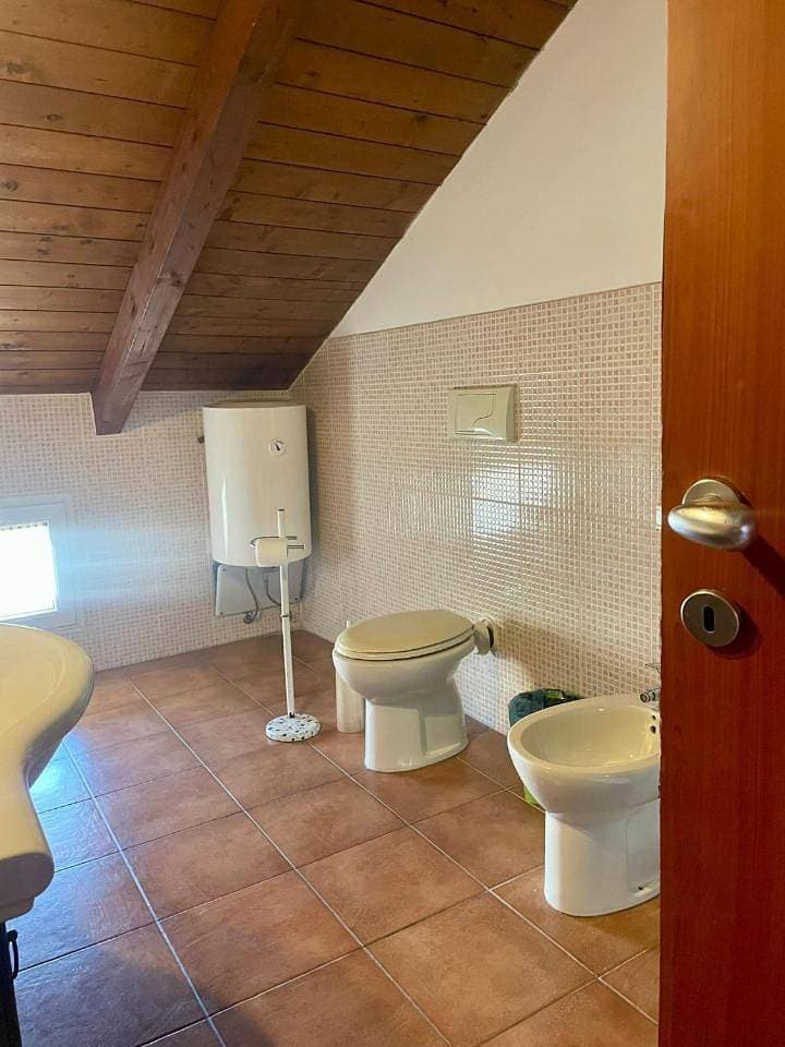 Foto 7 von 12: Twin Room with Private External Bathroom