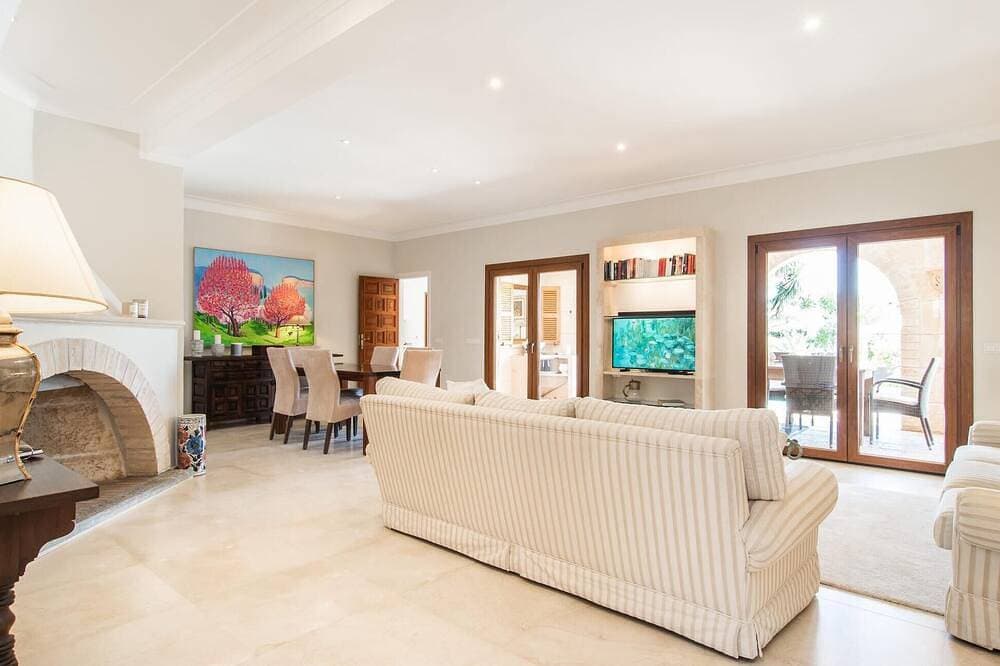 Foto 6 von 30: Lovely home in Cala Pi with private swimming pool, can be inside or outside