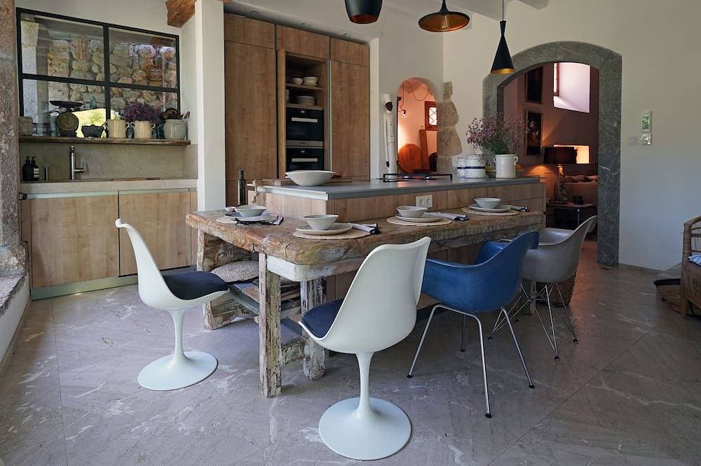 Foto 13 von 30: Stylish mansion in an enchanting garden in Biniaraix for 10 people