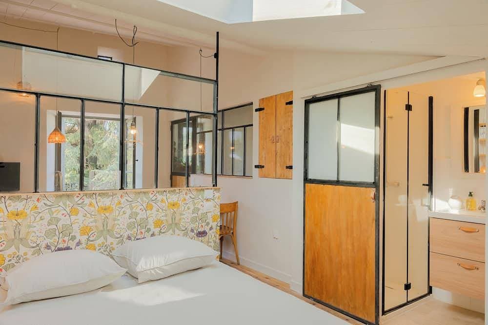Foto 4 von 21: Charming studio in lovely Les Vans, National Park Monts d'Ardèche, river nearby.