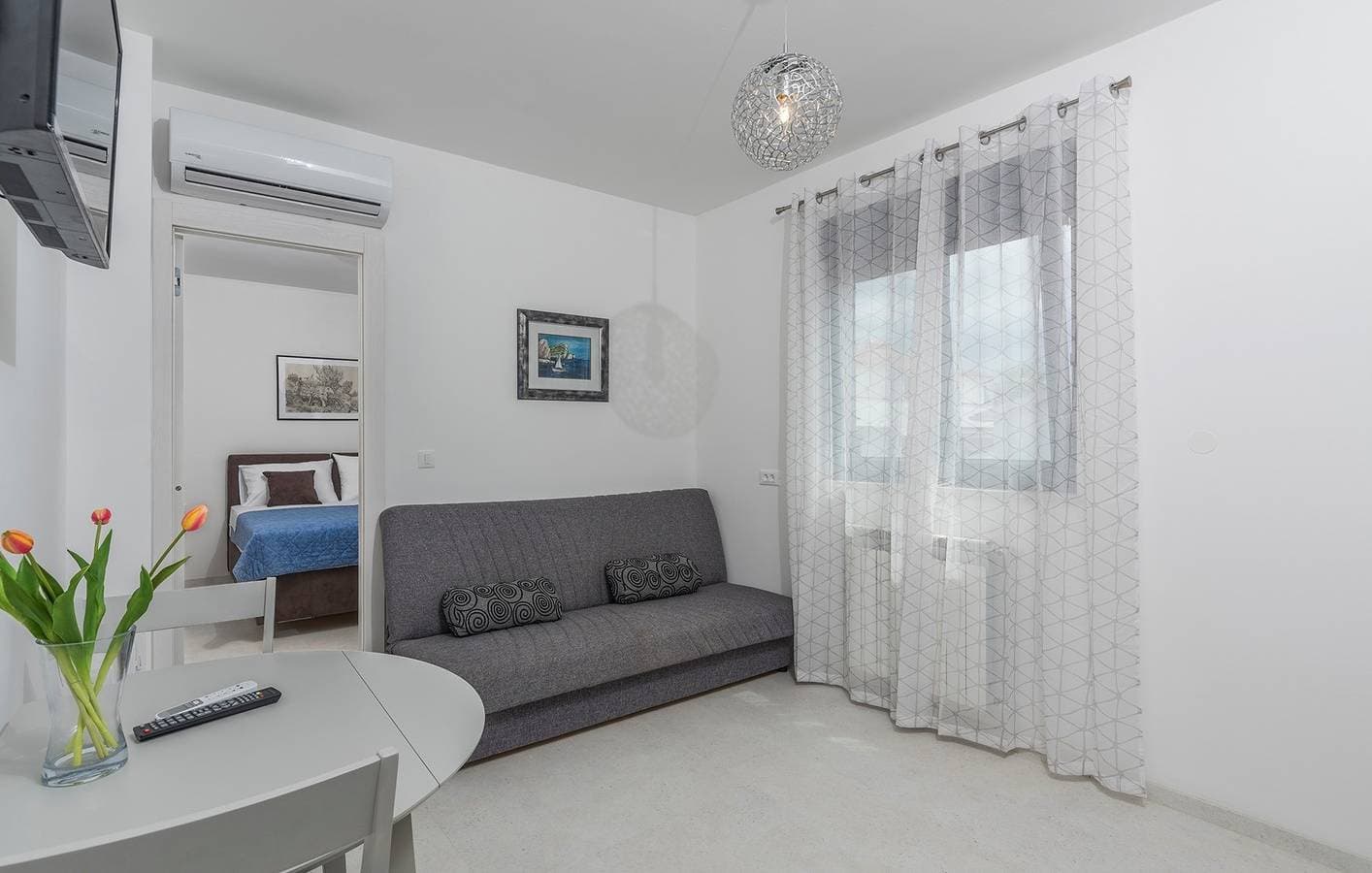 Foto 5 von 18: Ferienwohnung Zrnic IV mit Blick auf die Stadt