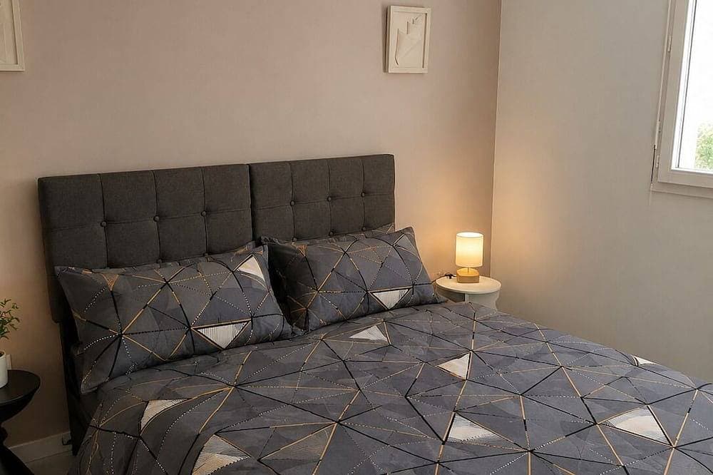 Chez Mamette – Charming T2 Apartment with Terrace in the Heart of Provence. 1