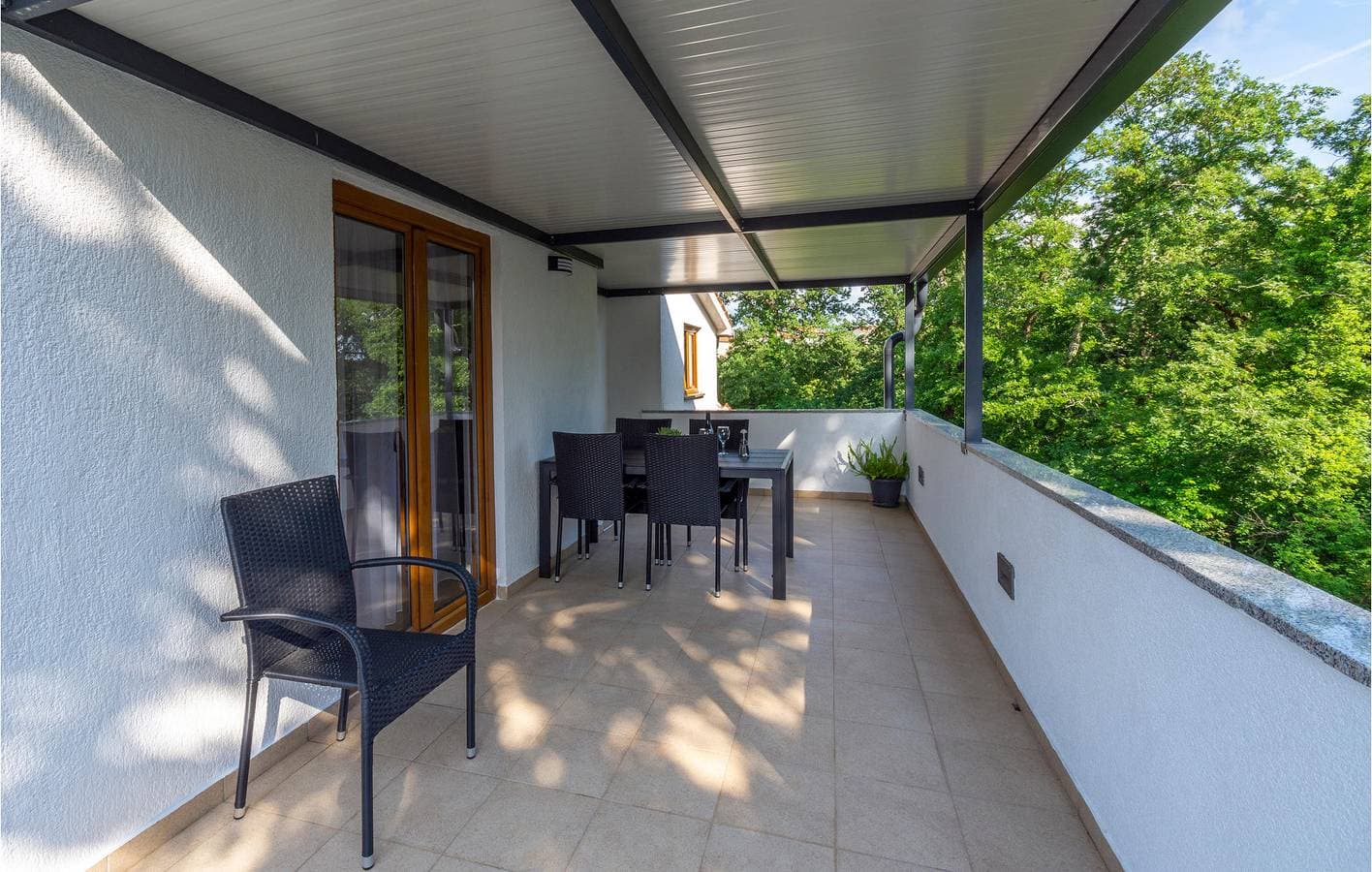 Foto 12 von 31: Geräumige 2-Zimmer-Wohnung mit Terrasse und Annehmlichkeiten