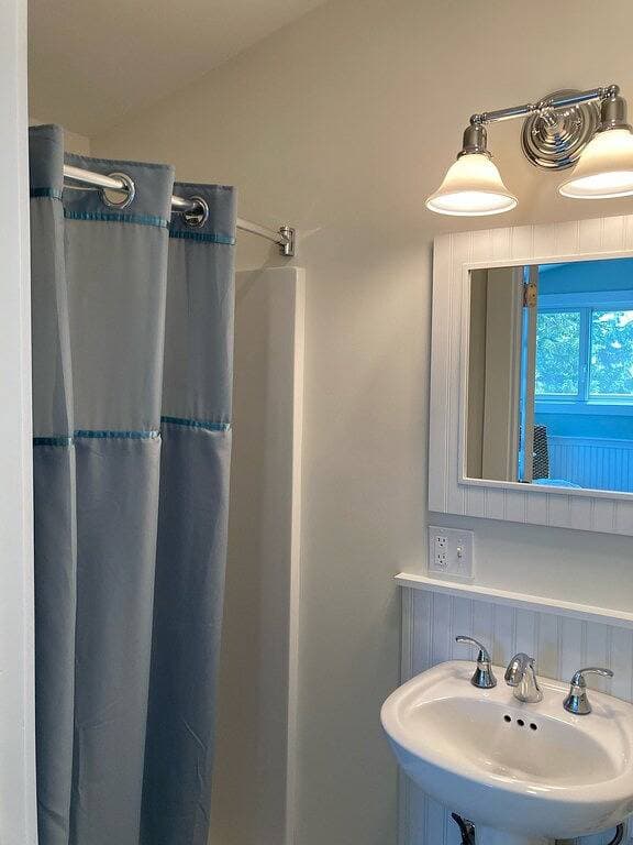 Foto 13 von 17: Ogunquit ocean front 1Br/1Ba with deck,  short walk to beach + center of town