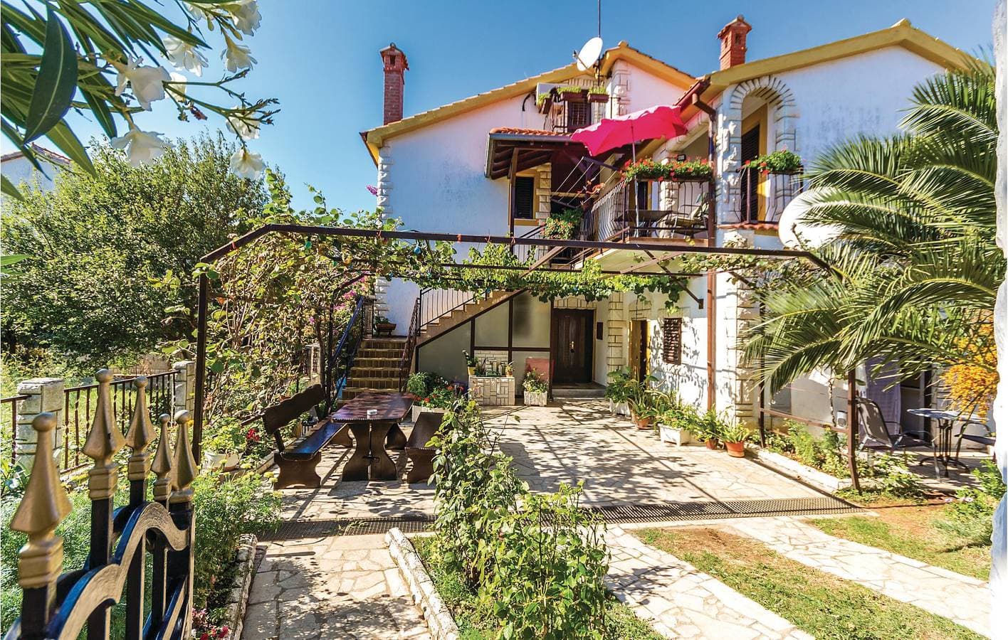 Gemütliche Ferienwohnung mit Terrasse, WLAN und 1 km Entfernung zum Strand Bijeca 1
