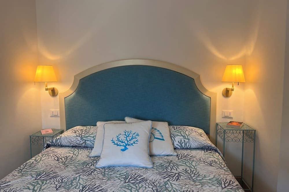 Foto 4 von 30: Exclusive with big garden, view on Molara Island, walking distance from the sea