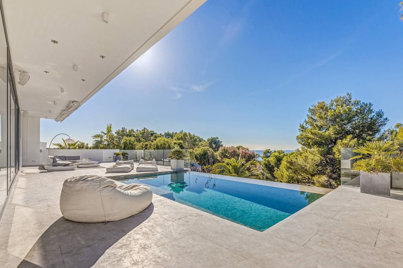 Foto 2 von 29: Klimatisierte Villa mit Meerblick, Pool, Whirlpool, Dachterrasse, Fitness & WLAN