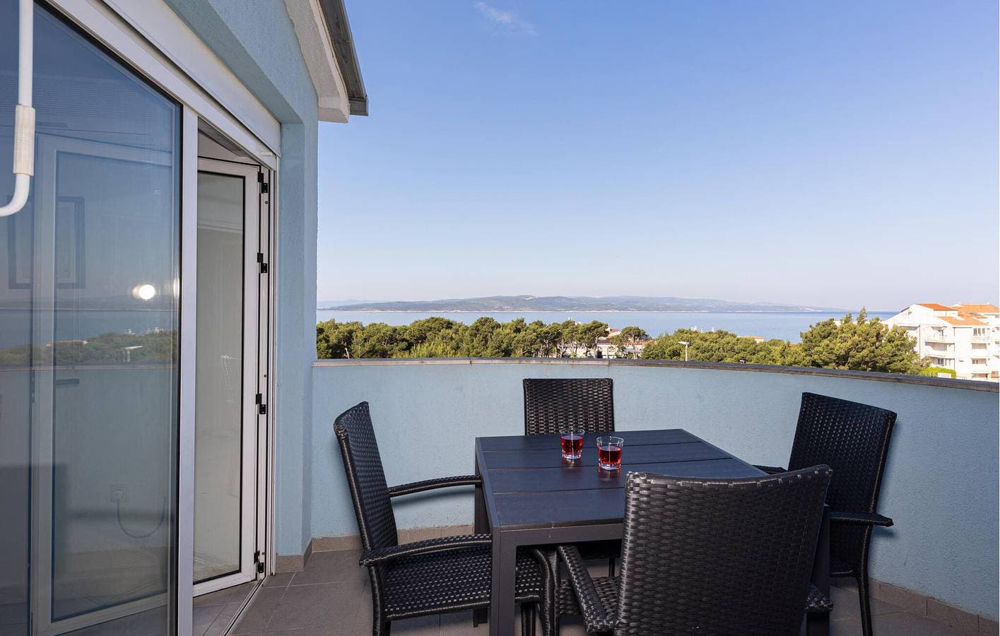 Foto 2 von 21: Gemütliches Apartment mit Meerblick, Terrasse, Parkplatz und WLAN – 900 m vom Strand entfernt