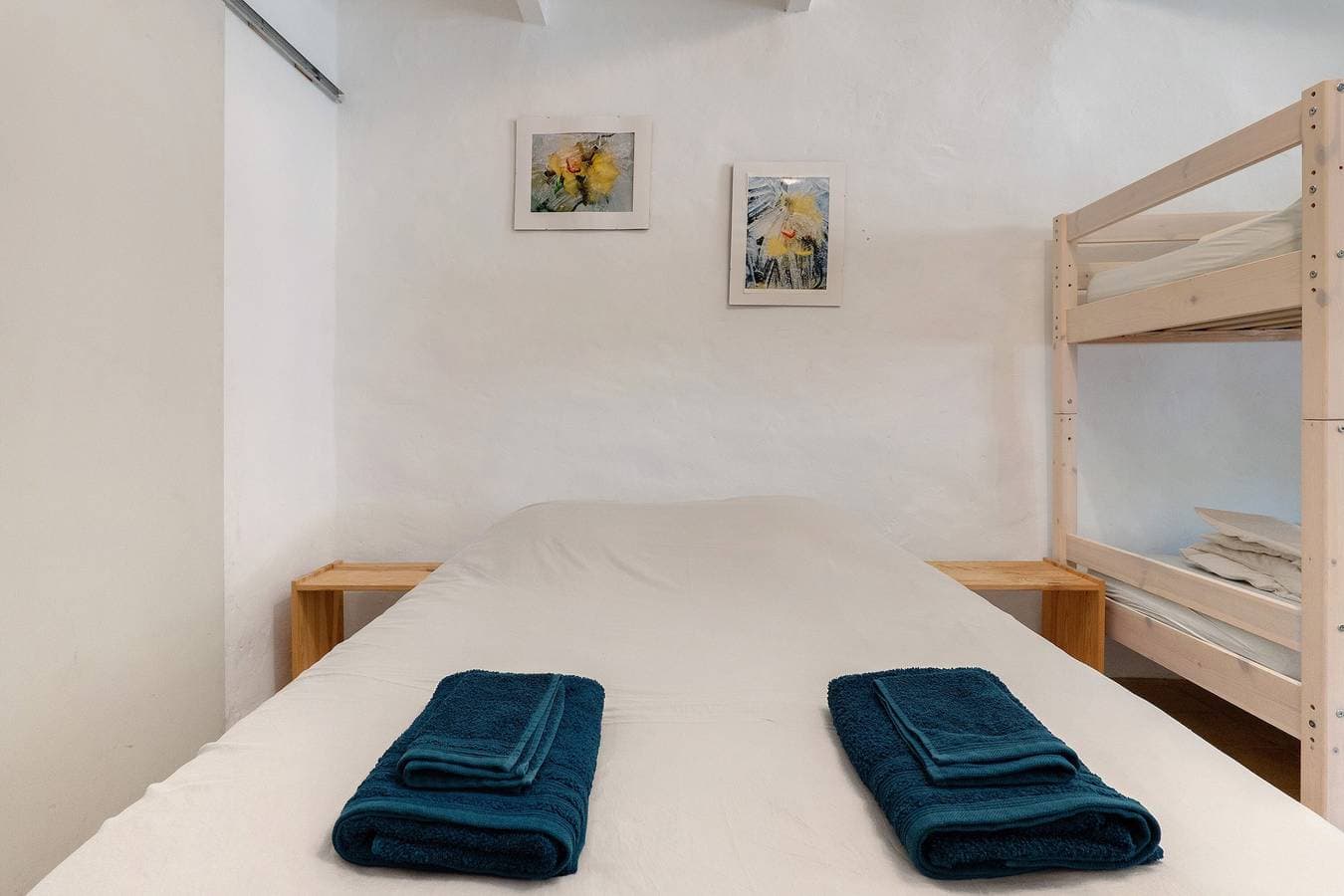 Foto 7 von 28: Zimmer 'Chambre Jaune' mit Bergblick, gemeinsamer Terrasse und Garten