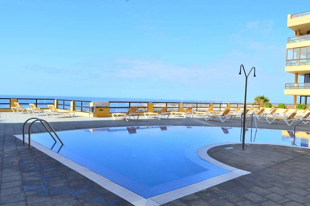 Komfortable Wohnung mit eigenem Solarium, WLAN und beheizten Swimmingpools 1