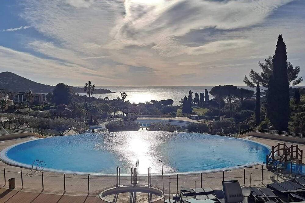 Foto 8 von 11: Cap Esterel Dans Village Club, P2 vue sur Golf et mer