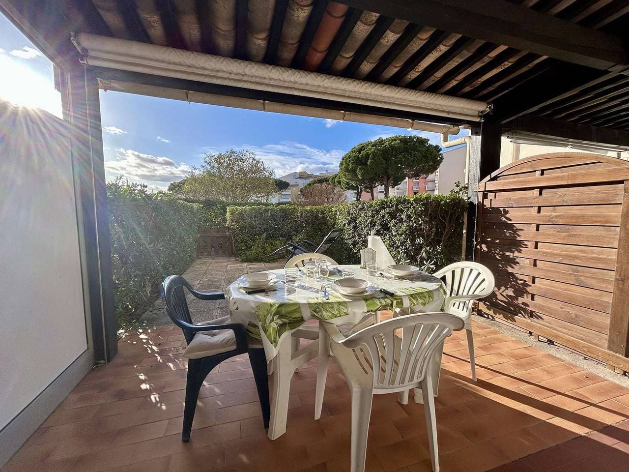 Foto 12 von 15: Studio für 4 Personen mit Pool, 600m vom Strand in Cap d'Agde, Parkplatz, Zentrale Lage