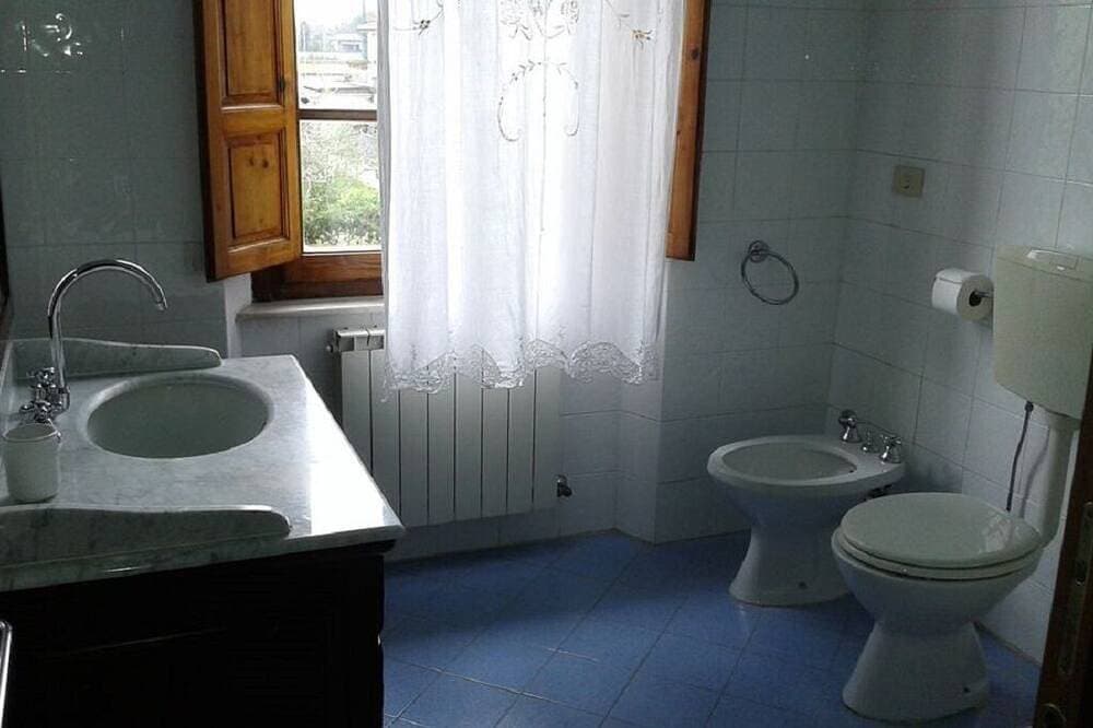 Foto 11 von 30: Schmetterlingshaus. Wohnung in der Villa. Gemeinschaftspool und großer Park