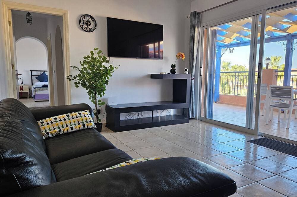 Foto 8 von 26: Luxurious Penthouse with Spacious Terrace in Limnaria Gardens, Paphos