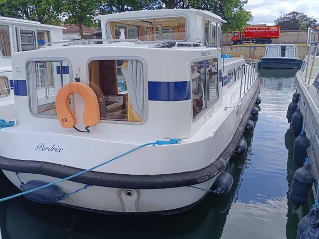 Foto 10 von 18: Vintage Hausboot auf dem Wasser - 6 Pers.