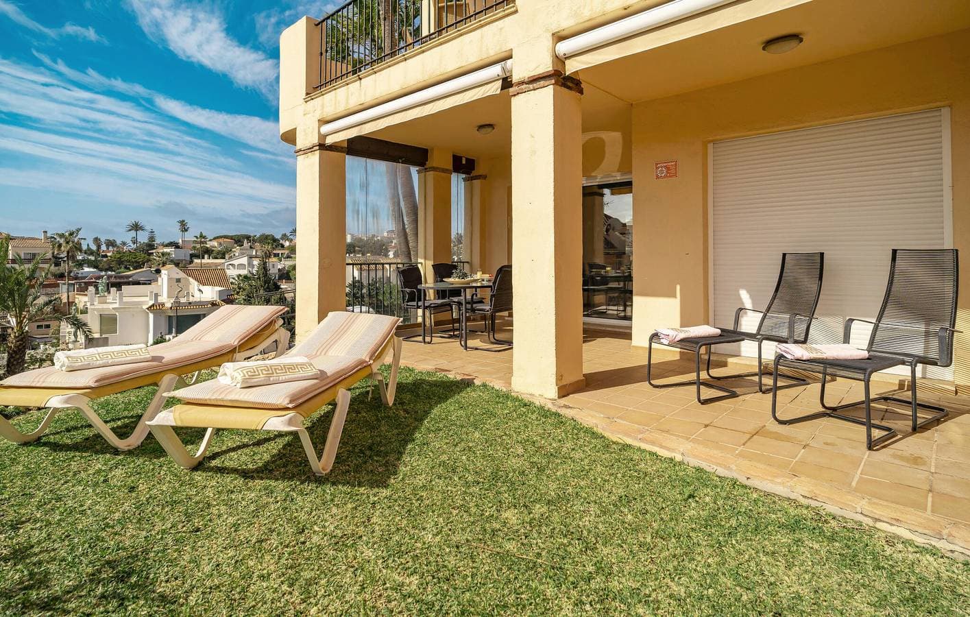 Apartment mit Meerblick, Pool, Terrasse und Parkplatz 1