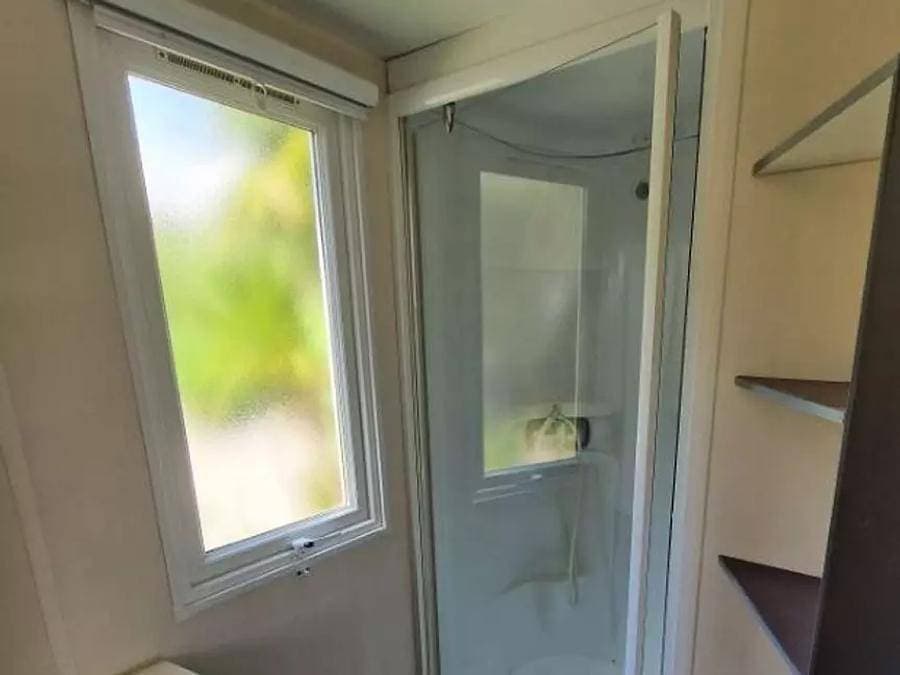 Foto 13 von 23: Camping La Provençale - Mobilheim 4 personen - Mobilheim Olivier 3 Zimmer 4 Personen Klimatisiert + TV