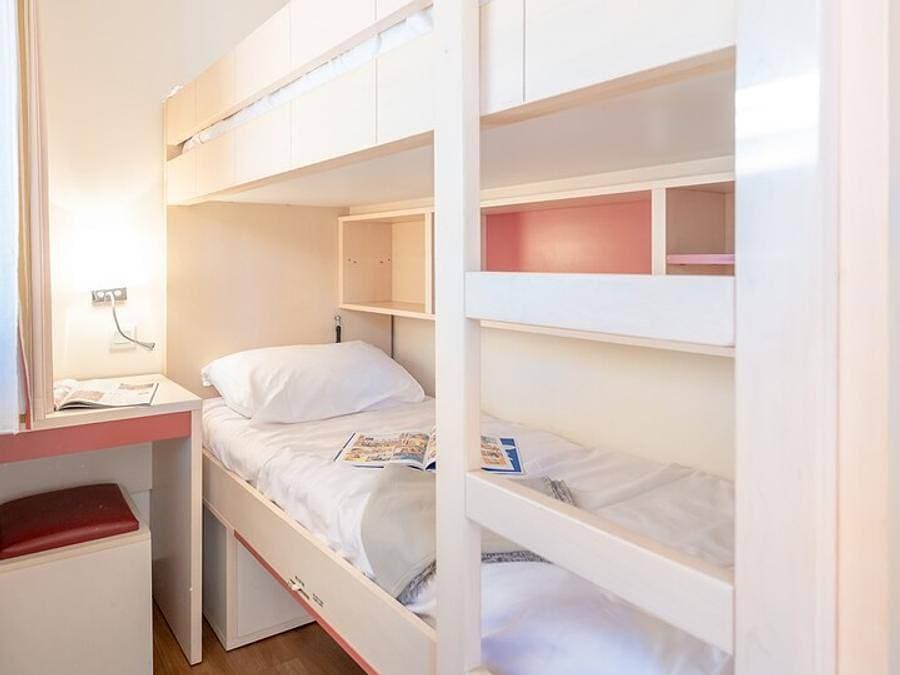 Foto 13 von 36: Pierre & Vacances Village Cap Esterel - Studio 4 personen - Studio 4 Personen - 1 Schlafbereich - Terrasse
