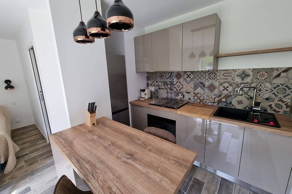 Foto 8 von 11: Charmant Studio de 22 m² Avec Terrasse de 13 m² et spa Spacieux Sous Pergola