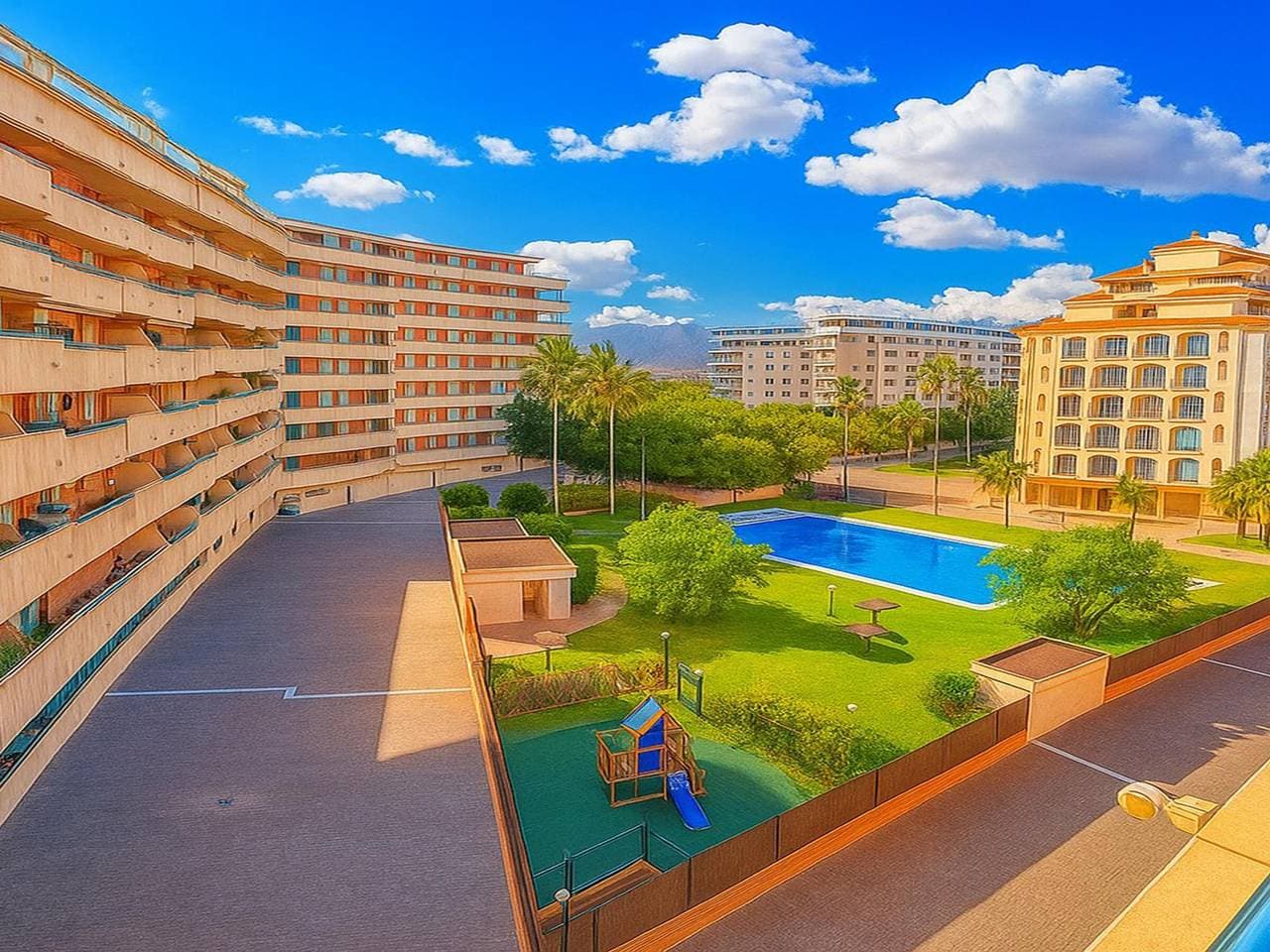 Foto 11 von 25: Helle Wohnung in Estepona mit Balkon und privatem Parkplatz