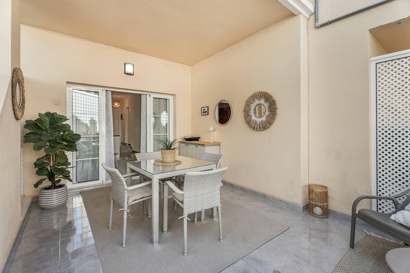 Foto 4 von 28: Ferienwohnung 'Yucca Park 1 Bed' mit privater Terrasse, WLAN und Klimaanlage