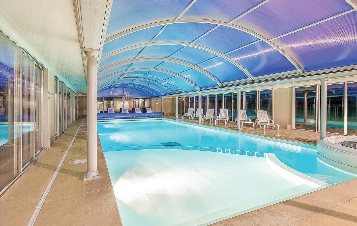 Foto 4 von 17: 2km zum Plage du Portzic! Parkplatz, Pool, Hallenbad, Garten & LAN