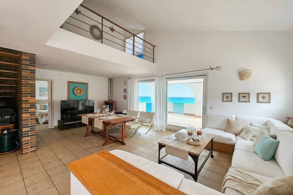 Foto 13 von 30: ClickSardegna - Villa Horizon mit Whirlpool und Blick auf die Bucht der Nymphen