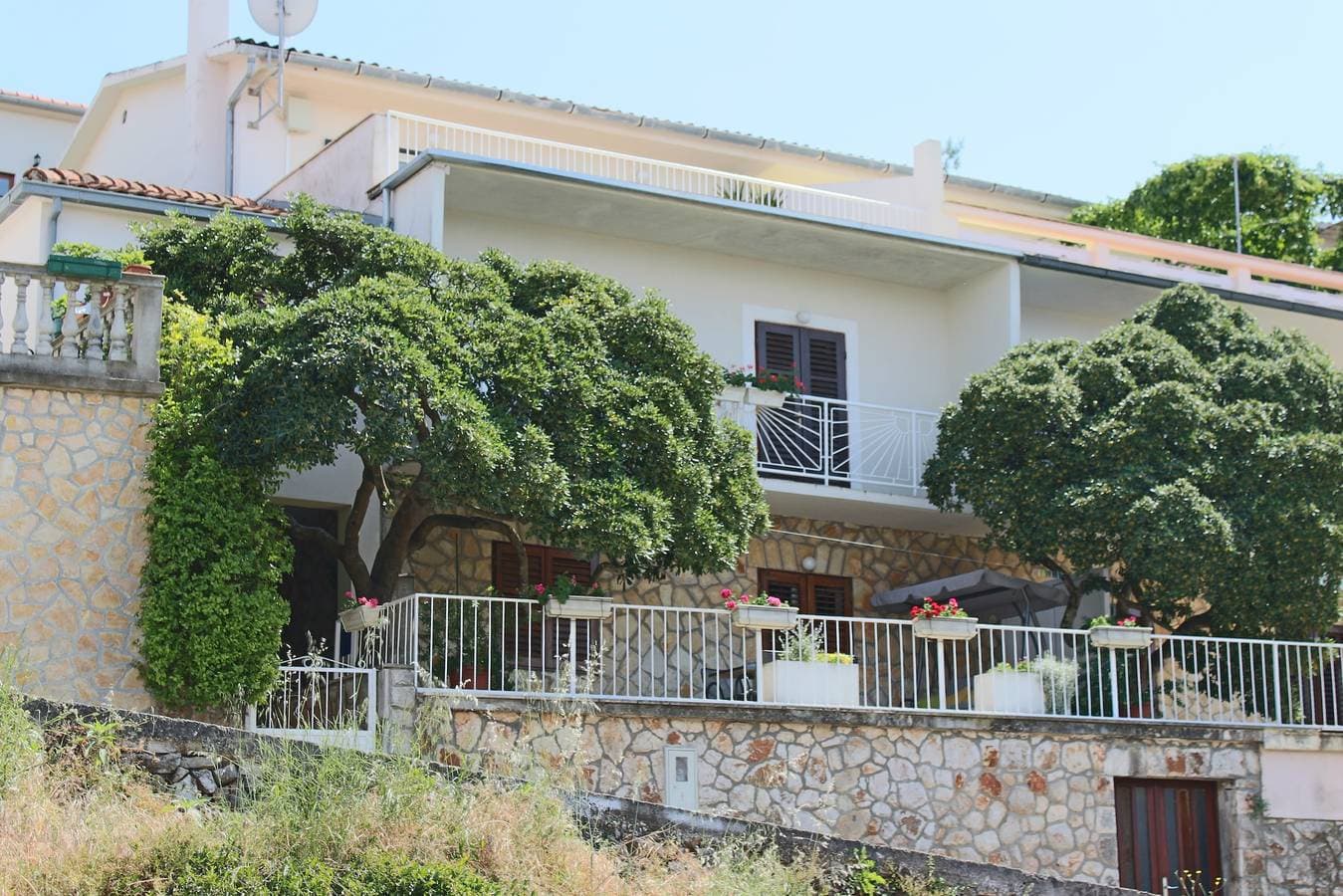 Foto 3 von 31: 1-Zimmer-Ferienwohnung mit Terrasse und Meerblick Jelsa, Hvar A-15348-b