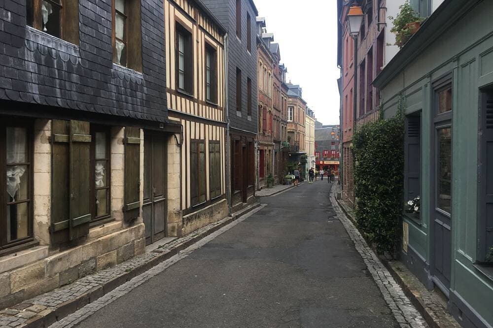 Foto 13 von 30: Charme Studio Haus Honfleur Haushalt Und Bettwäsche Inklusive