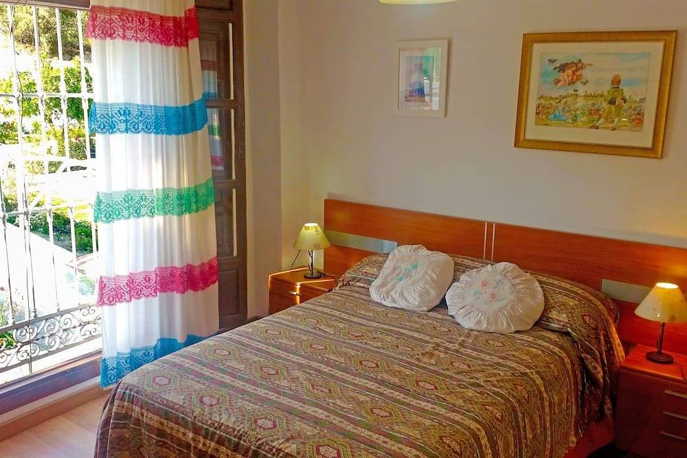 Foto 2 von 30: Classic Andalusian Villa, Surrounded By Orange Trees, Fountains. Private Pool.