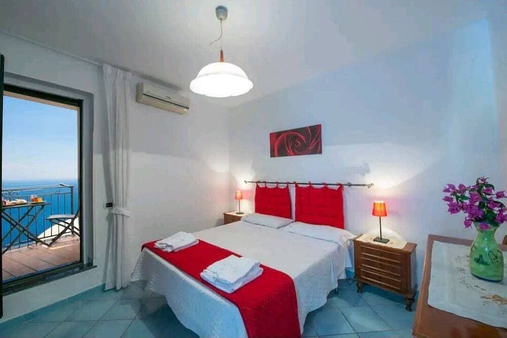 Foto 2 von 16: On the Amalfi Coast: Romantic House \"Bouganvillea\"