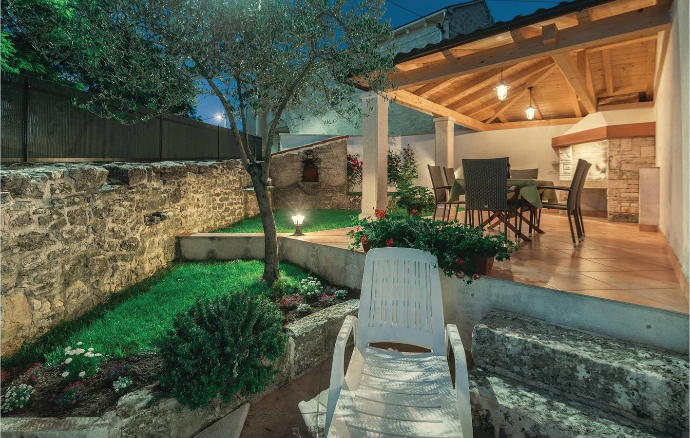 Foto 13 von 37: Gemütliche Ferienwohnung mit Pool, Terrasse und Parkplatz in der Nähe des Stadtzentrums von Butkovići