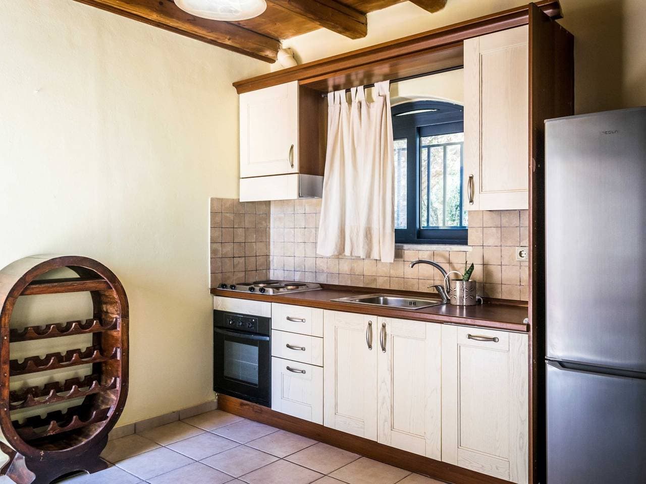 Foto 6 von 12: Niriides Villas_Nisso_ 2-Schlafzimmer privater Pool