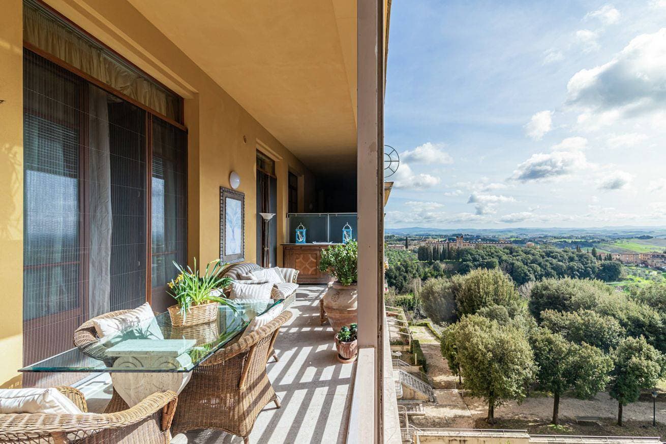 Foto 3 von 28: Ferienwohnung für 4 Personen mit Balkon/Terrasse