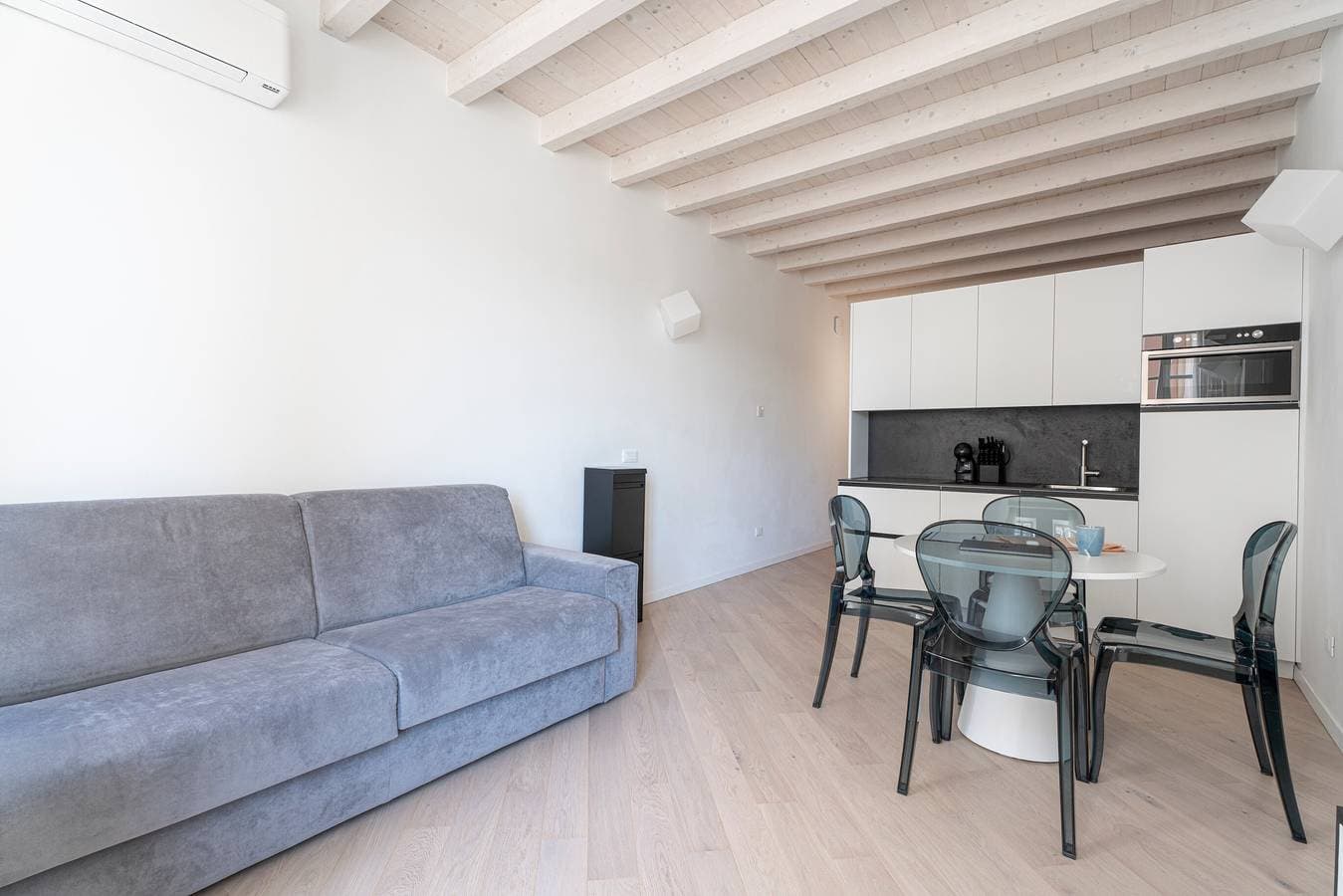 Foto 11 von 22: Ferienwohnung 'Flat 3' mit Seeblick, WLAN und Klimaanlage