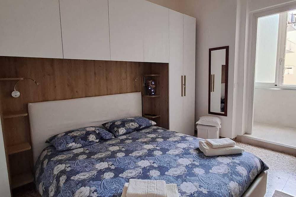 Foto 2 von 9: Double room with bathroom located near the historic center and beaches.