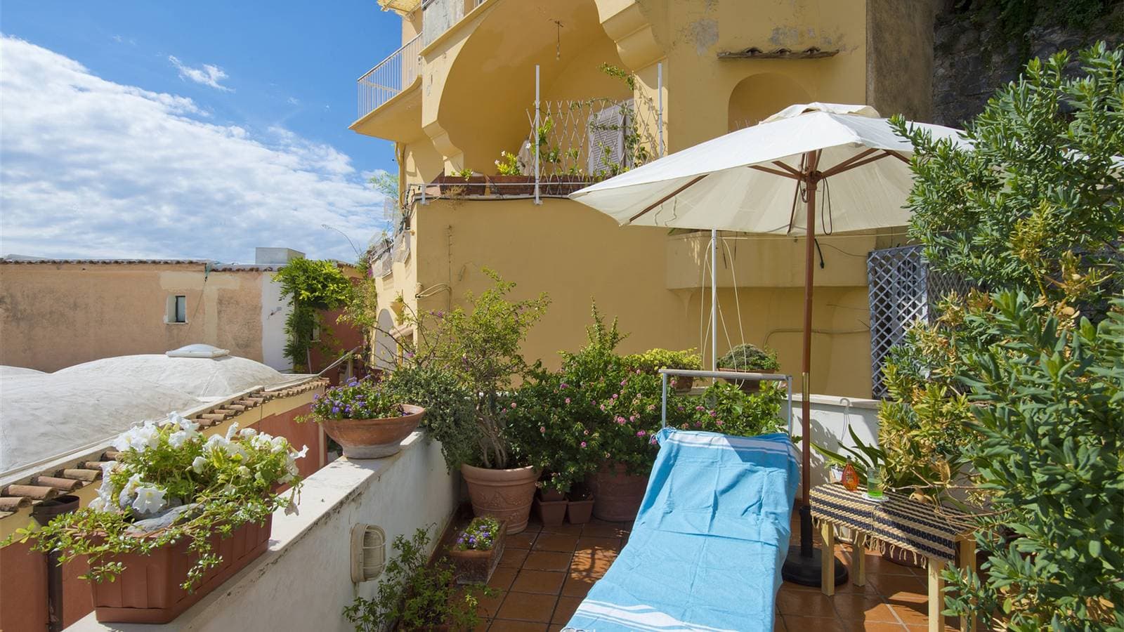 Foto 12 von 47: Villa für 6 Personen mit Balkon