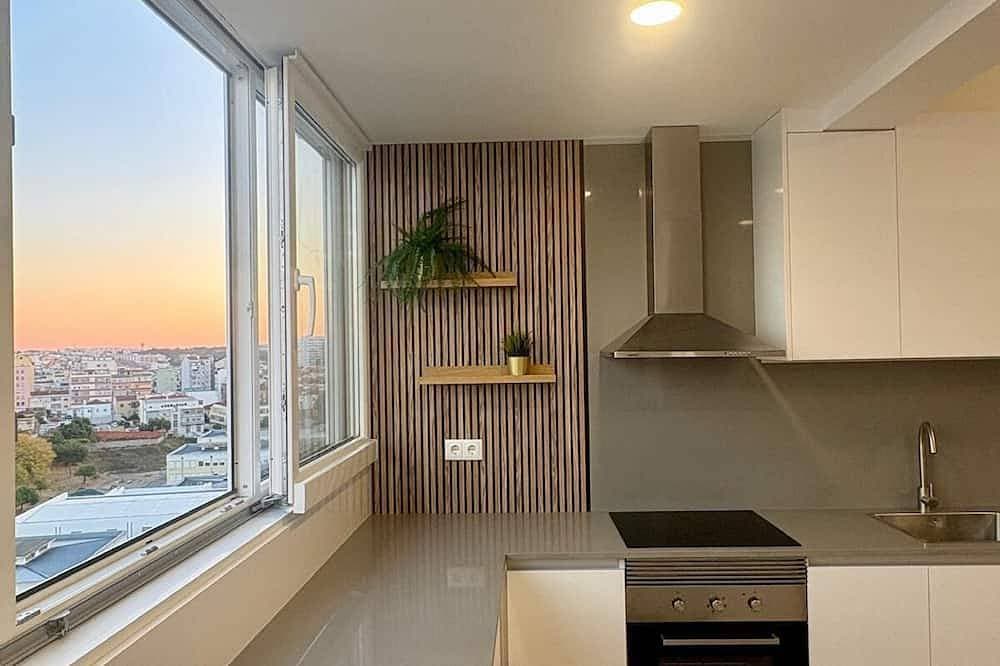 Bright Tejo View Apartment - Walk to Ferry - Peaceful Cacilhas Stay 1