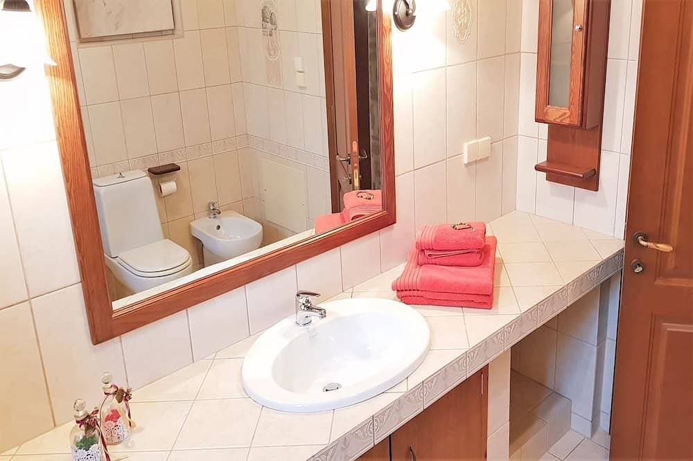 Foto 8 von 30: Villa Harmony, traumhafter Ausblick, Pool 12 m, Tischtennis, Natursteinvilla