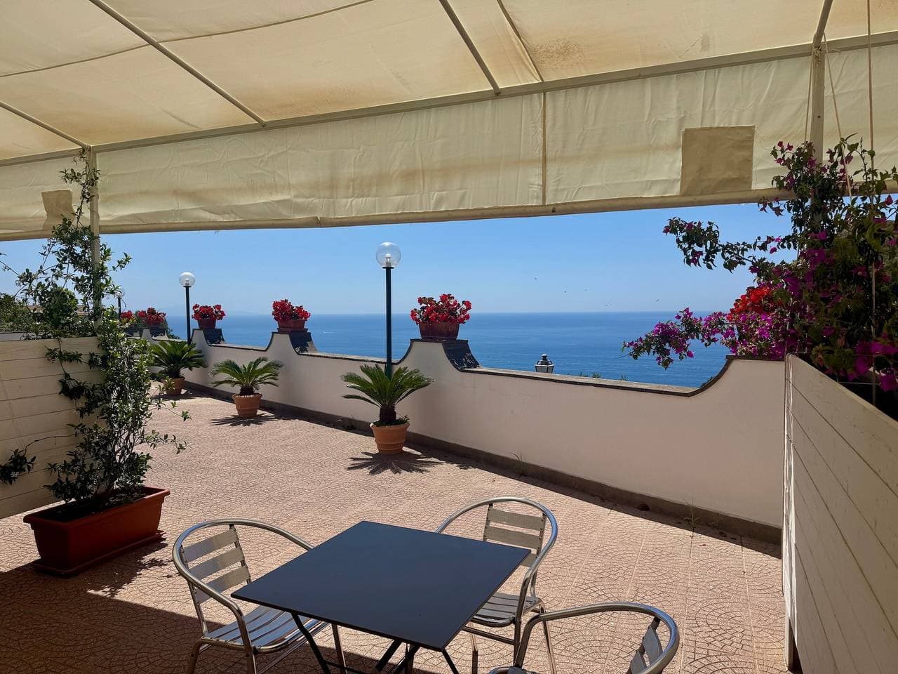 Foto 2 von 34: Apartment 'Appartamento Nerano' mit Meerblick, WLAN und Klimaanlage
