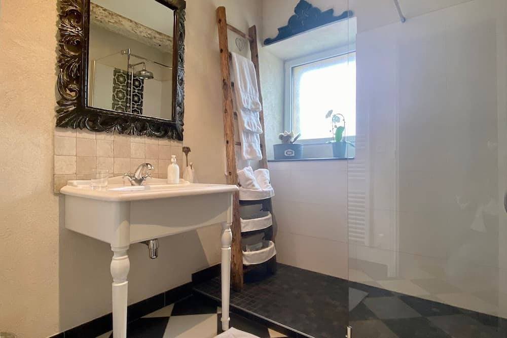 Foto 5 von 15: Charmantes Ferienhaus mit beheiztem Pool und WLAN - 2 Schlafzimmer