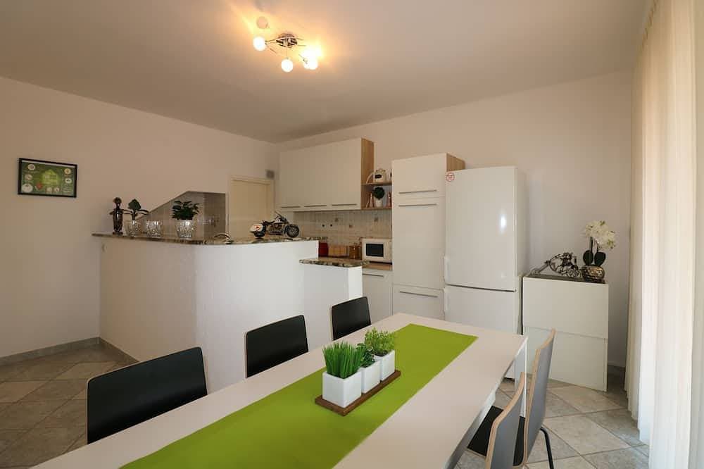 Foto 13 von 30: Familienfreundliche   Wohnung in  1. Stock  mit Pool    fur  6 - 8  Pers